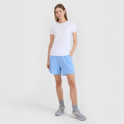 BIAŁY T-shirt damski slim – wygodny i stylowy na co dzień