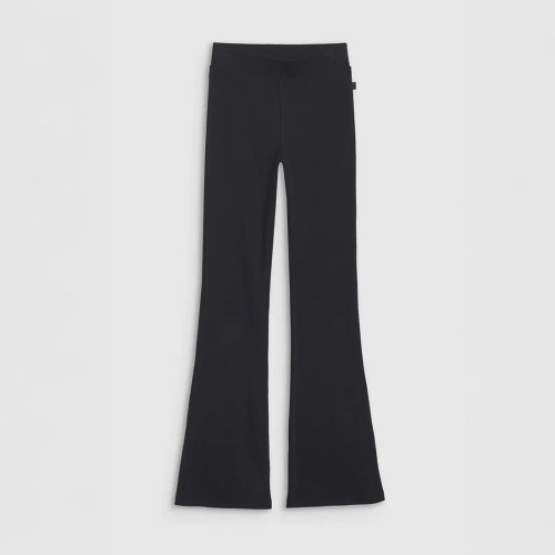 Dziewczęce legginsy 4F z wysokim stanem i rozszerzanymi nogawkami – wygodne i stylowe