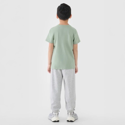 Szare Chłopięce spodnie dresowe joggery 4F – wygodne, oversize, idealne do szkoły i na trening.