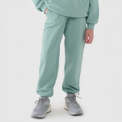 Dziewczęce spodnie dresowe 4F – komfortowe, regular fit, idealne na co dzień i trening.