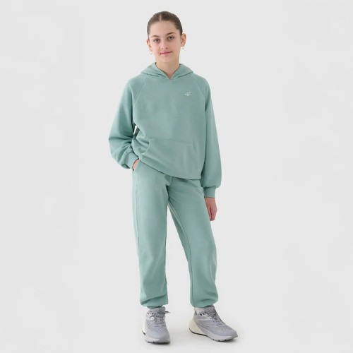 Dziewczęce spodnie dresowe 4F – komfortowe, regular fit, idealne na co dzień i trening.