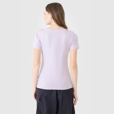 fioletowy Damski T-shirt 4F z dekoltem V – idealna koszulka na co dzień i do treningu.