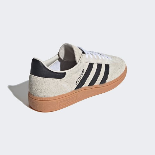 Beżowe Buty adidas Handball Spezial IF6562 – czarne zamszowe sneakersy z gumową podeszwą.