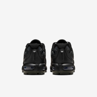 zarne męskie sneakersy Nike Air Max Plus Drift HF0785-001 z poduszką Air i falistymi detalami TPU.