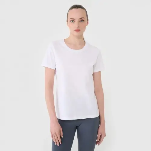 Koszulka damska 4F 4FWMM00TTSHF2356 – biała,  bawełniana, krótki rękaw, regularny krój, okrągły dekolt.