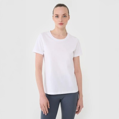 Koszulka damska 4F 4FWMM00TTSHF2356 – biała,  bawełniana, krótki rękaw, regularny krój, okrągły dekolt.