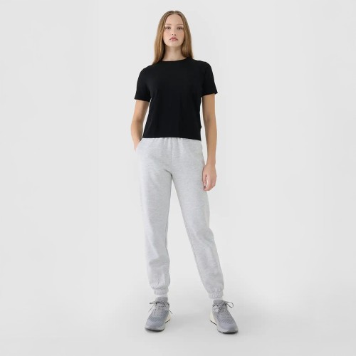 czarna Koszulka damska 4F 4FWSS25TTSHF1991 – regularny krój, bawełniana, krótki rękaw, okrągły dekolt.