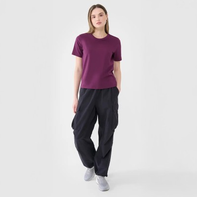 fioletowa Koszulka damska 4F 4FWSS25TTSHF1991 – regularny krój, bawełniana, krótki rękaw, okrągły dekolt.