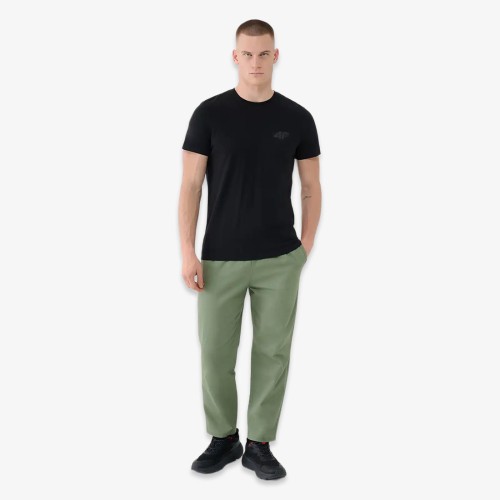 czarna Koszulka męska 4F 4FWSS25TTSHM1974 – regularny krój, okrągły dekolt, bawełna, nadruk 4F.