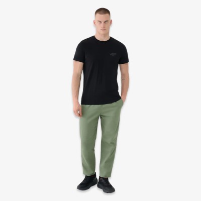 czarna Koszulka męska 4F 4FWSS25TTSHM1974 – regularny krój, okrągły dekolt, bawełna, nadruk 4F.