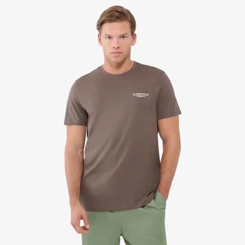 brązowa Koszulka męska 4F 4FWSS25TTSHM1974 – regularny krój, okrągły dekolt, bawełna, nadruk 4F.