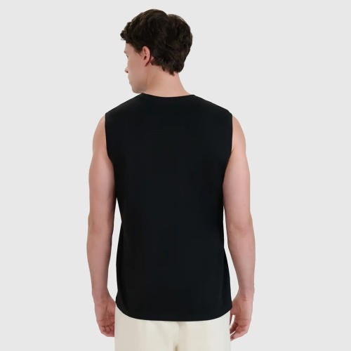 czarny Tank top męski 4F – regularny krój, szerokie wycięcia na ramiona, 100% bawełna.