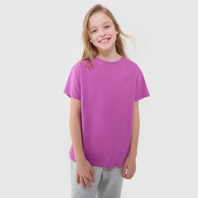 fioletowa Dziewczęca koszulka 4F – oversize, okrągły dekolt, obniżone ramiona, wygodna i przewiewna.