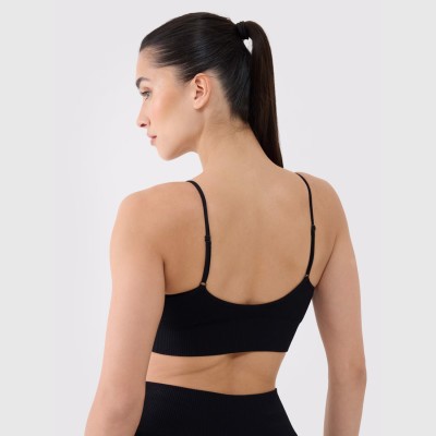 Biustonosz sportowy damski 4F z niskim wsparciem, technologia 4FDry, prążkowana dzianina, regulowane ramiączka.