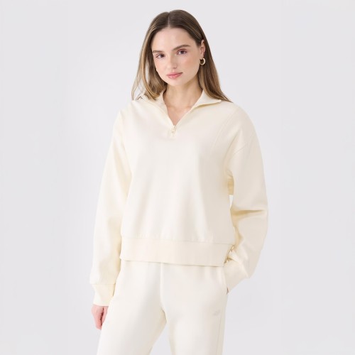 Bluza damska 4F bez kaptura ze stójką, wkładana przez głowę, z elastycznymi mankietami i ściągaczem u dołu.